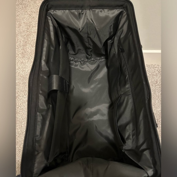 BEIS The Weekender in Black - Picture 3 of 4